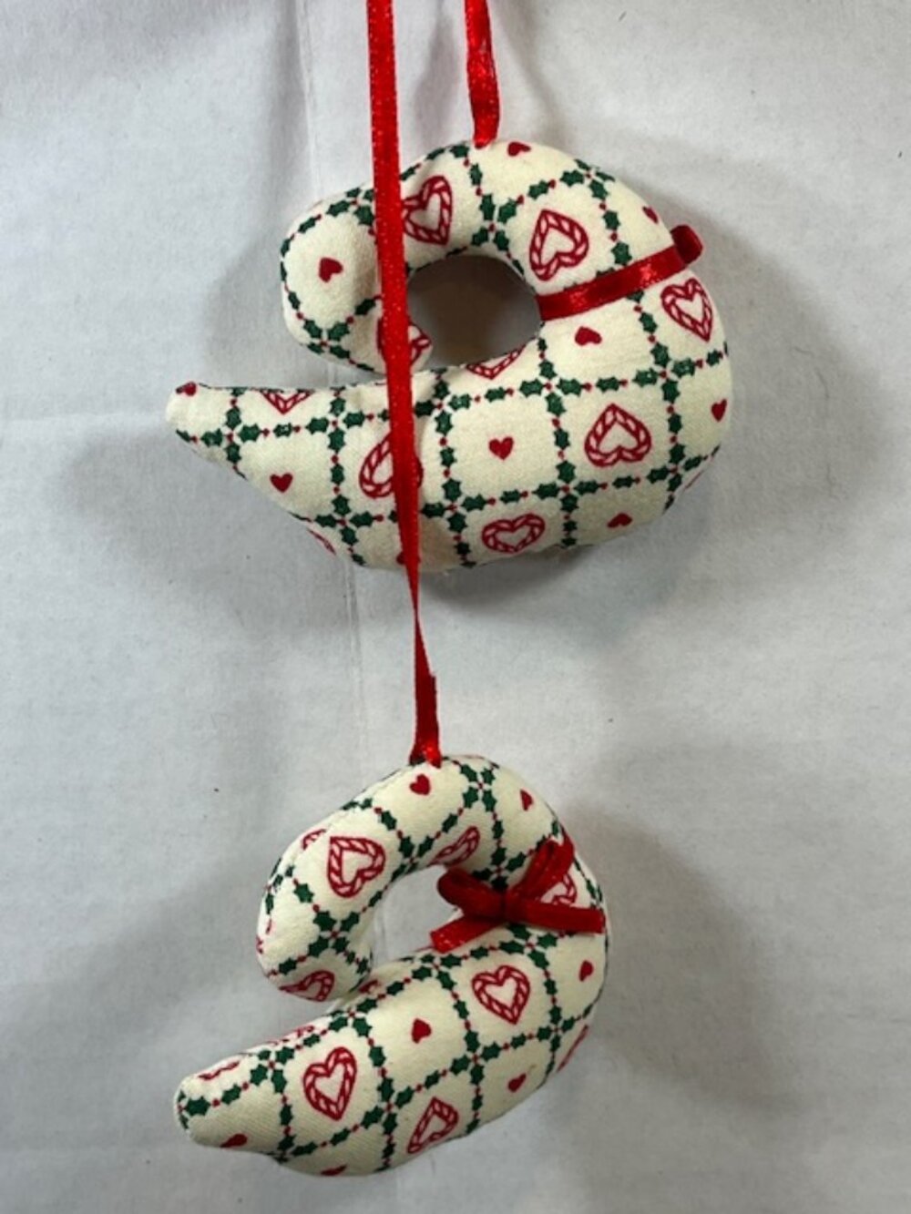 VTG Handmade 2 Stuffed Fabric Christmas Swans Ornament Decor Red Hearts Holly